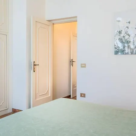 Casa Gege', For Up To 5 Guests, Shared Pool, Center Apartment