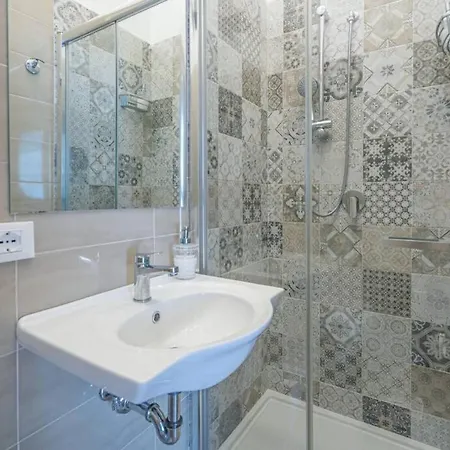 Casa Gege', For Up To 5 Guests, Shared Pool, Center Apartment *