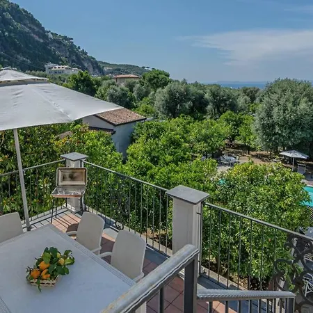 Casa Gege', For Up To 5 Guests, Shared Pool, Center * Sorrento