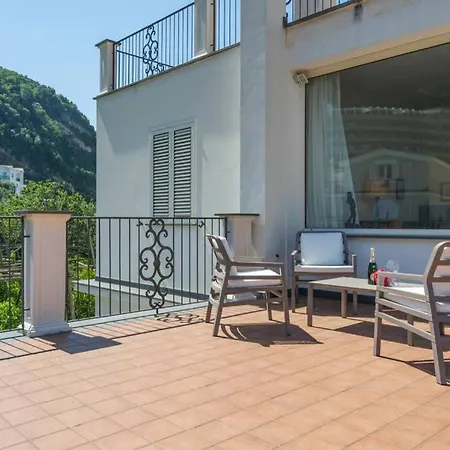 Apartment Casa Gege', For Up To 5 Guests, Shared Pool, Center