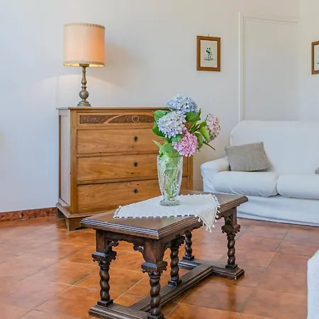 Casa Gege', For Up To 5 Guests, Shared Pool, Center Apartment