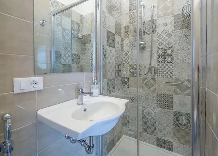 Casa Gege', For Up To 5 Guests, Shared Pool, Center 아파트 *