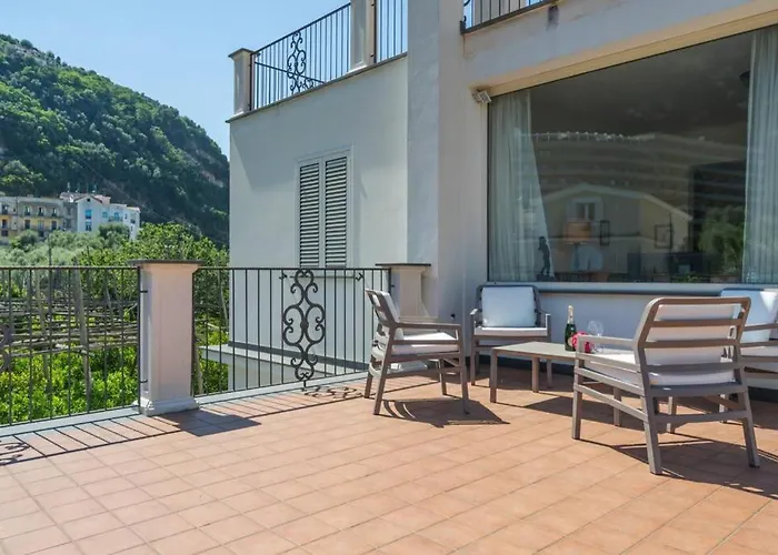 아파트 Casa Gege', For Up To 5 Guests, Shared Pool, Center